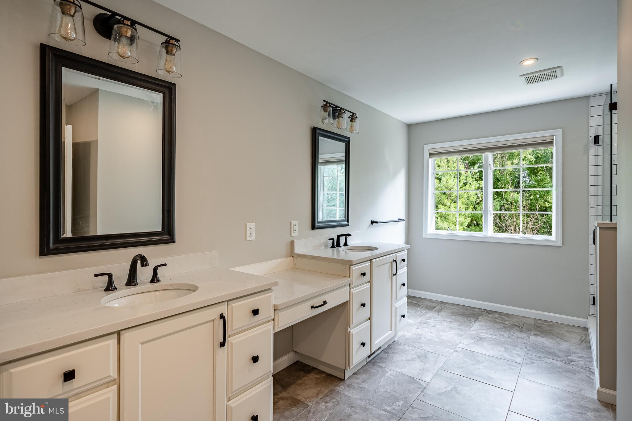 103 Inis Way, Unit 17 Malvern, PA 19355 - Photo 21 of 41 Primary bathroom