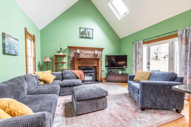 $950,000 | 199 Pine Hill Road, Hollis, NH 03049