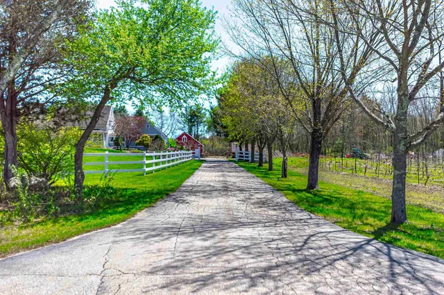 $950,000 | 199 Pine Hill Road, Hollis, NH 03049