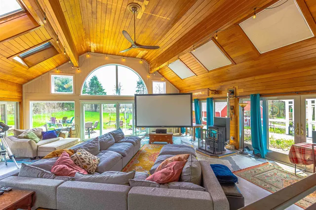 $950,000 | 199 Pine Hill Road, Hollis, NH 03049