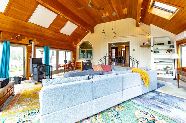 $950,000 | 199 Pine Hill Road, Hollis, NH 03049