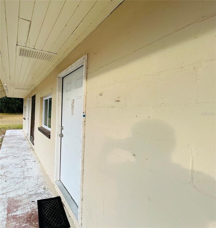 8010 Southeast Us Highway Hawthorne, FL 32640 - Photo 4 of 22 a view of a hallway with wooden floor