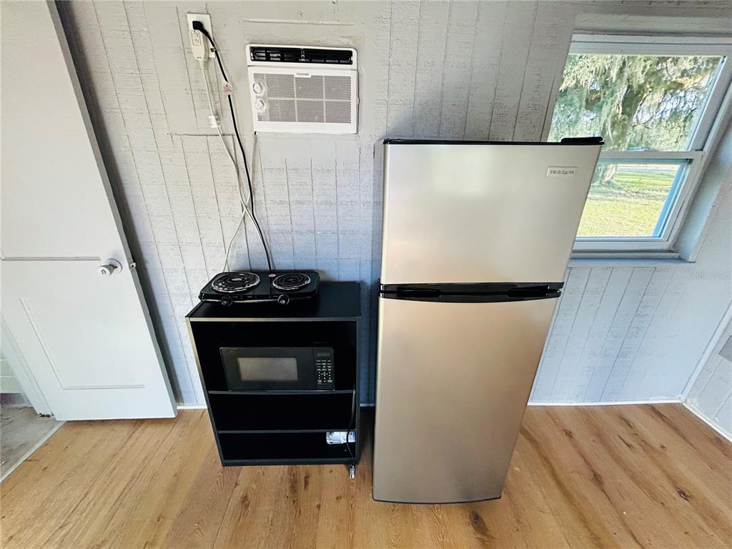 8010 Southeast Us Highway Hawthorne, FL 32640 - Photo 8 of 22 a utility room with wooden floor washer and dryer