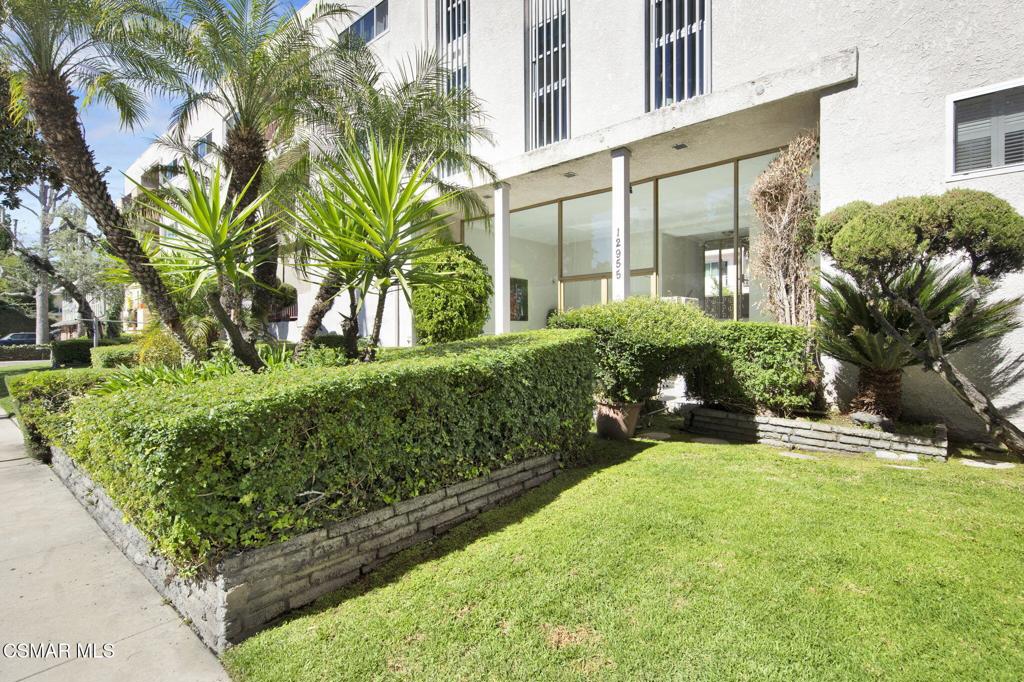 12955 Riverside Drive, Unit 307 Sherman Oaks, CA 91423 - Photo 24 of 24 a view of a garden with a fountain