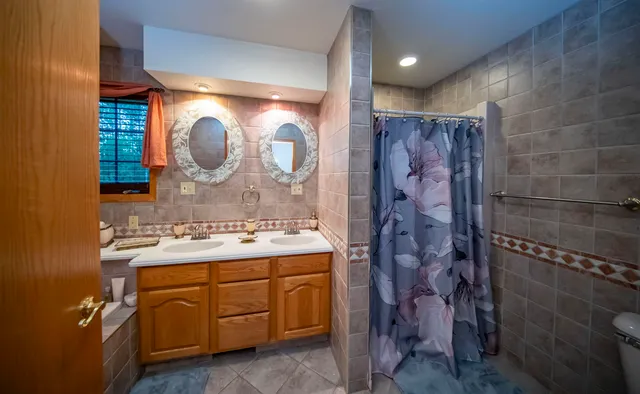 $515,000 | N22791 Carpenter Road, Niagara, WI 54151