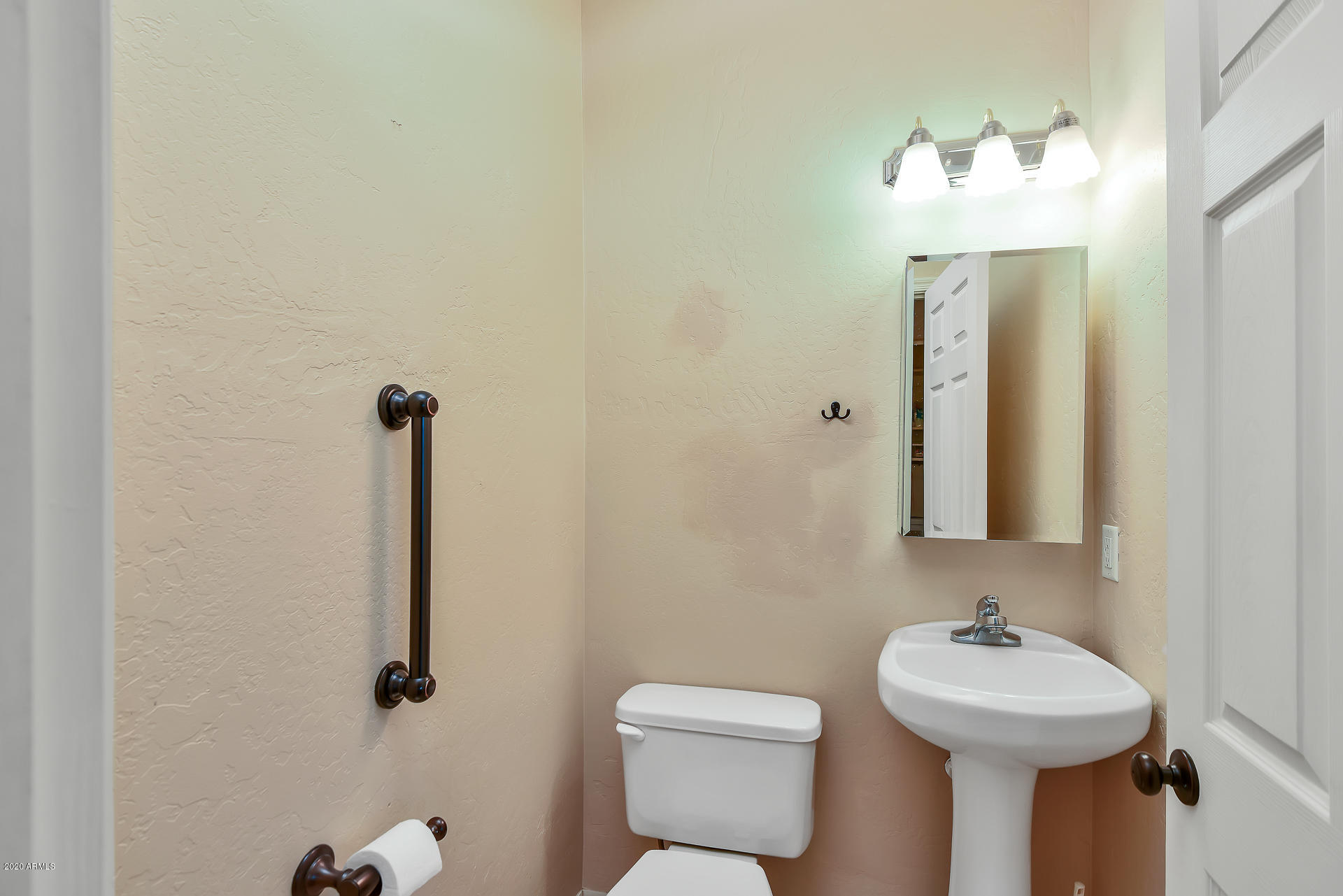 7560 Hutton Ranch Road Flagstaff, AZ 86004 - Photo 21 of 45 21. Half Bathroom