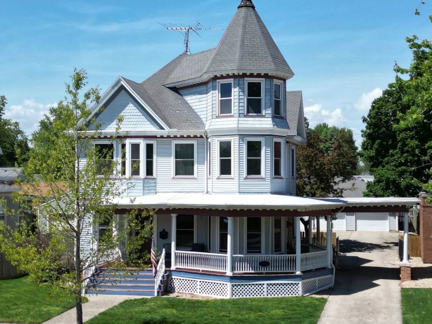411 West Main Street Clinton, IL 61727 - Photo 1 of 31