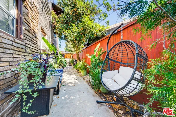 $3,200 | 5915 Lexington Avenue, Los Angeles, CA 90038