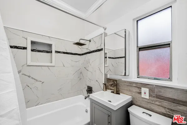 $3,200 | 5915 Lexington Avenue, Los Angeles, CA 90038