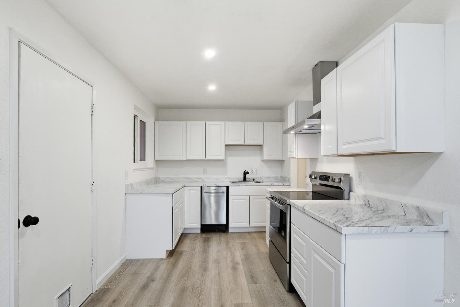 1443 Woolner Avenue Fairfield, CA 94533 - Photo 9 of 34