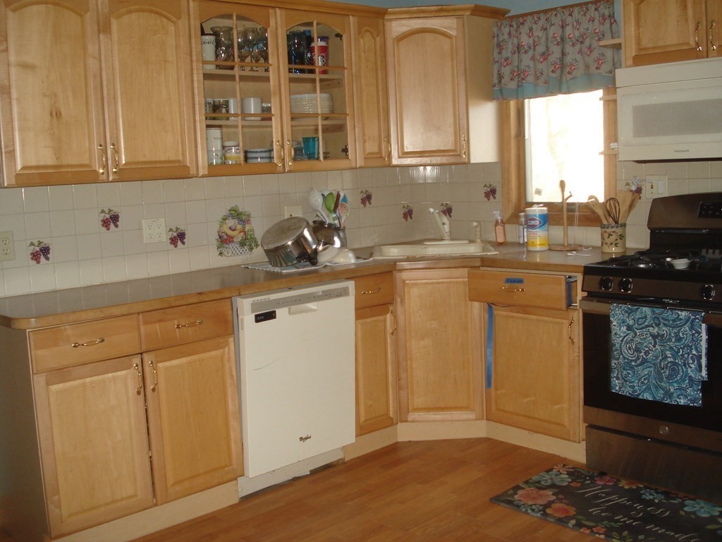 23 Ridge Road Reading, MA 01867 - Photo 6 of 20 Gallery Image 6