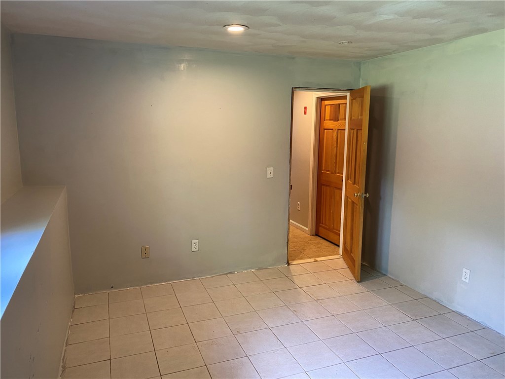 21 West Log Bridge Road Coventry, RI 02816 - Photo 8 of 24
