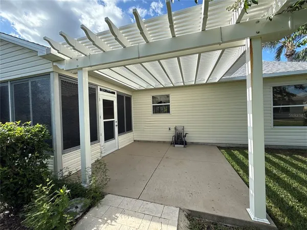 a view of a house with porch