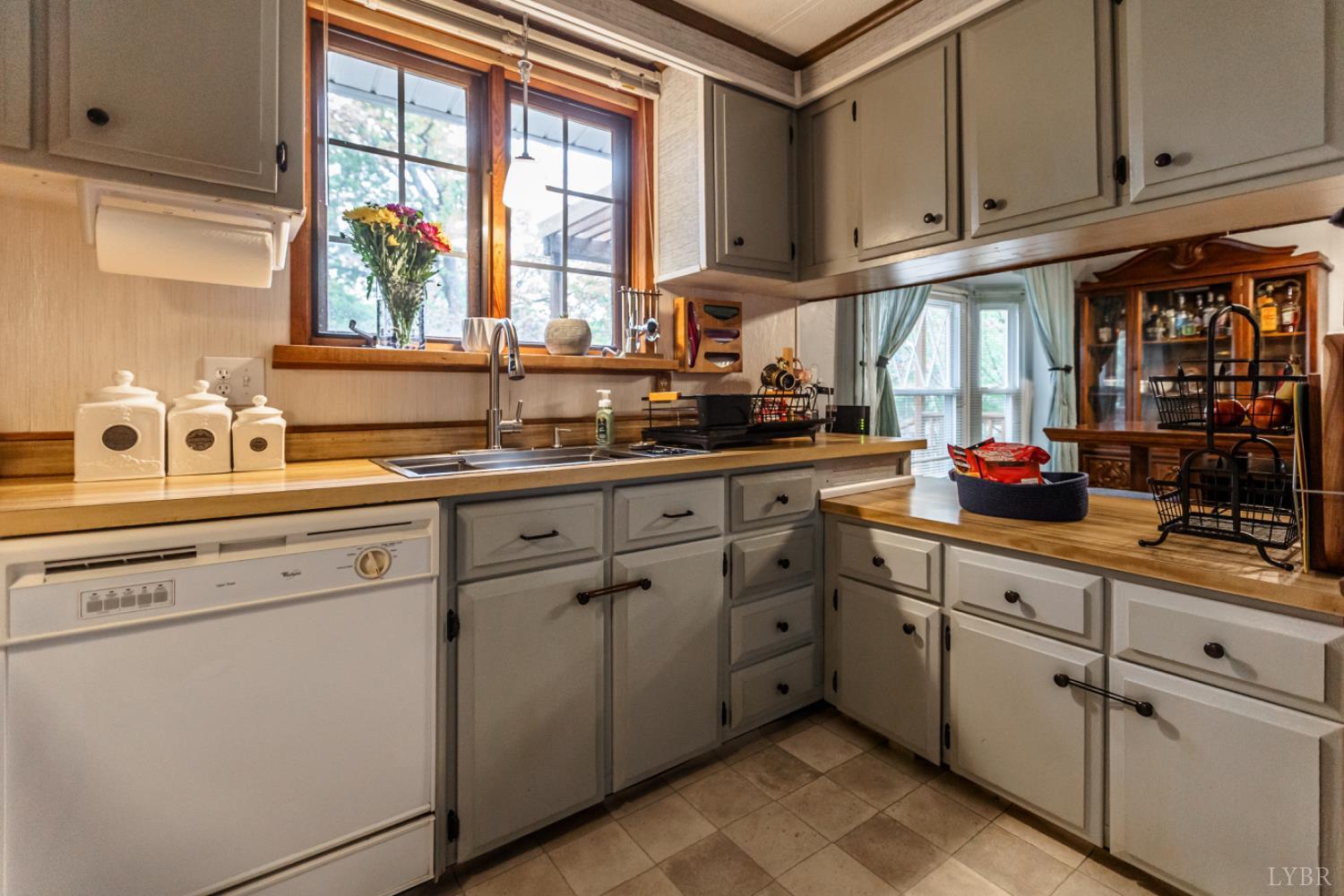 301 Log Cabin Road Appomattox, VA 24522 - Photo 11 of 40