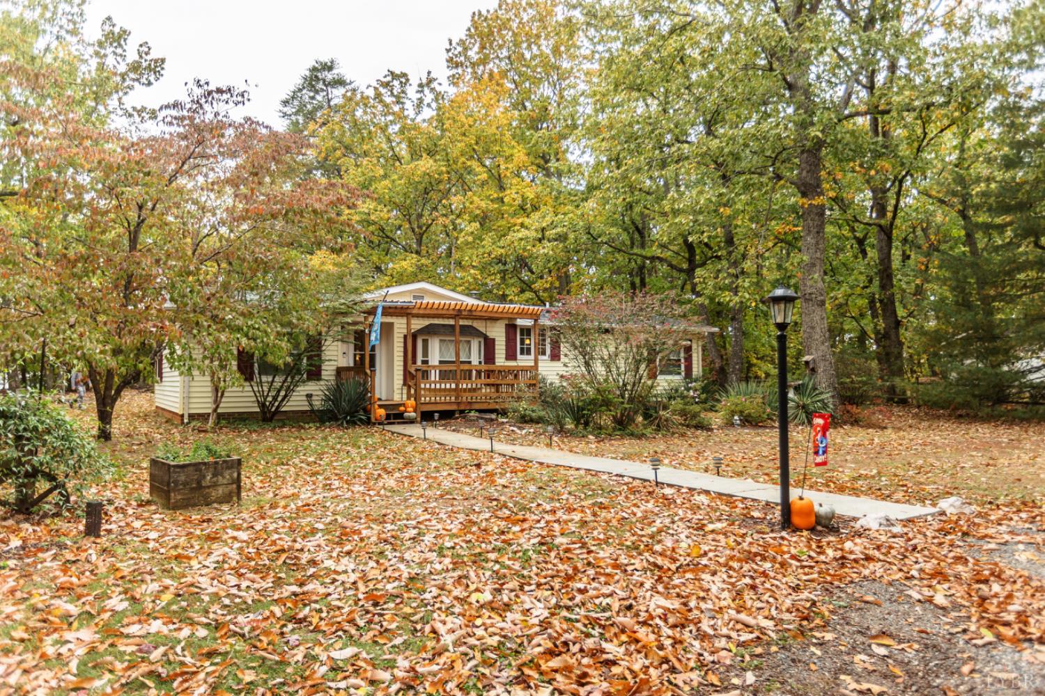 301 Log Cabin Road Appomattox, VA 24522 - Photo 2 of 40