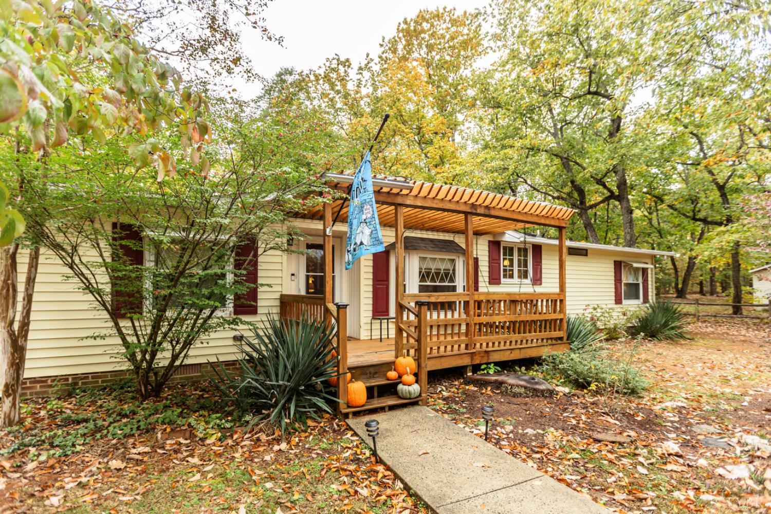 301 Log Cabin Road Appomattox, VA 24522 - Photo 3 of 40