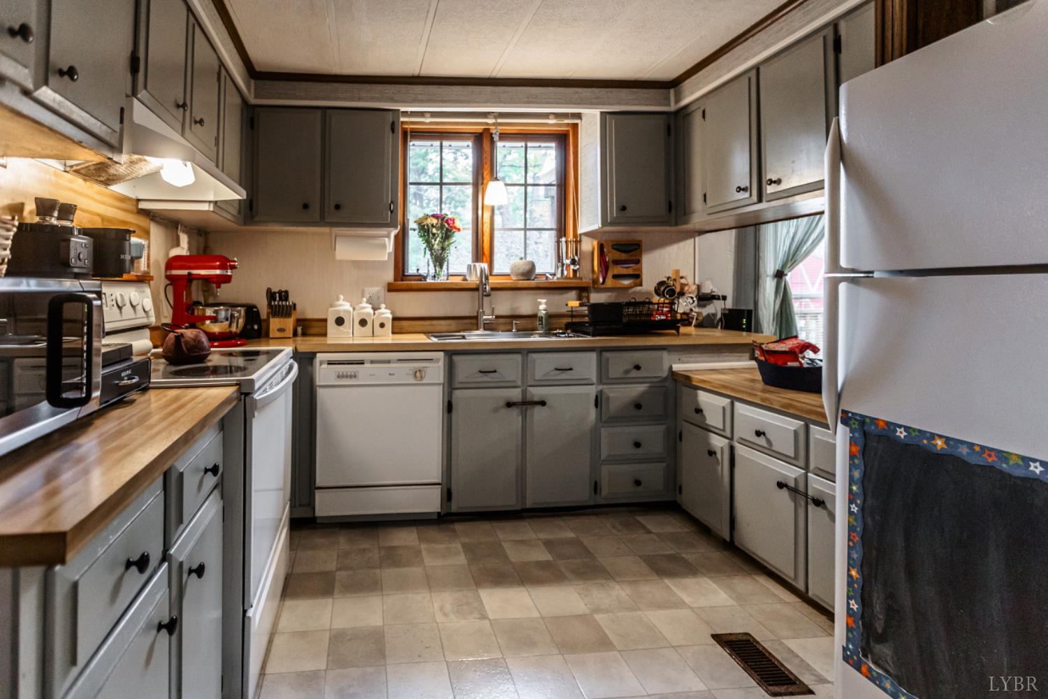 301 Log Cabin Road Appomattox, VA 24522 - Photo 9 of 40