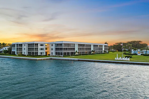 $719,000 | 100 Waterway Road, Unit E305, Tequesta, FL 33469