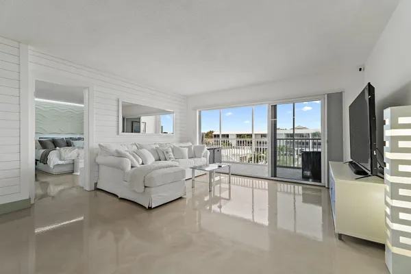$719,000 | 100 Waterway Road, Unit E305, Tequesta, FL 33469