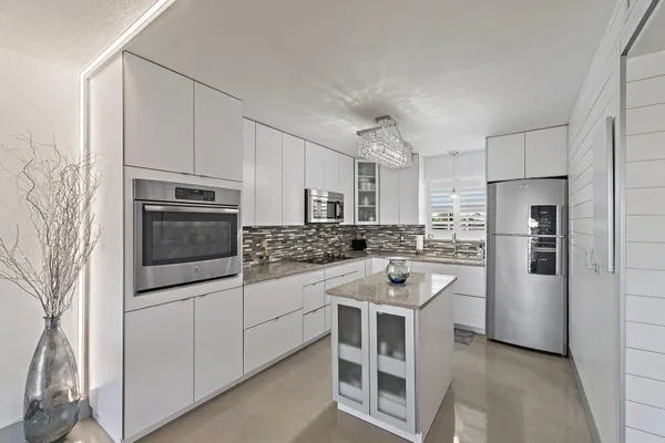 $719,000 | 100 Waterway Road, Unit E305, Tequesta, FL 33469