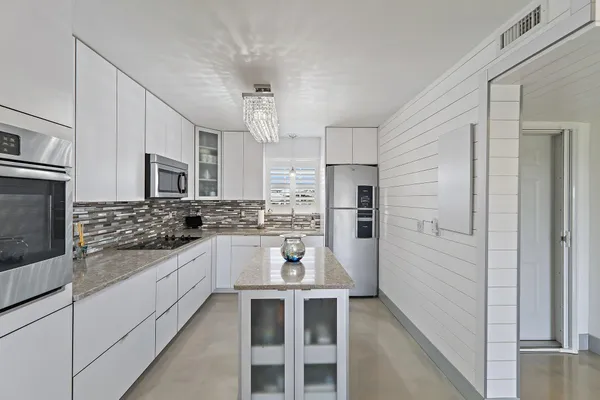 $719,000 | 100 Waterway Road, Unit E305, Tequesta, FL 33469