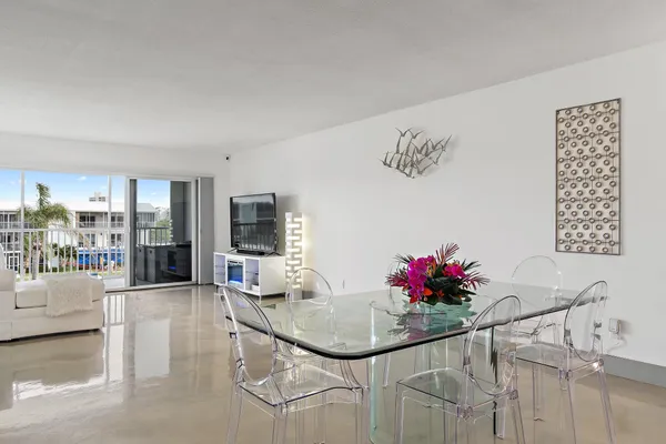 $719,000 | 100 Waterway Road, Unit E305, Tequesta, FL 33469