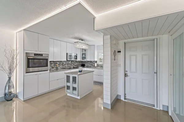$719,000 | 100 Waterway Road, Unit E305, Tequesta, FL 33469