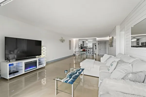 $719,000 | 100 Waterway Road, Unit E305, Tequesta, FL 33469