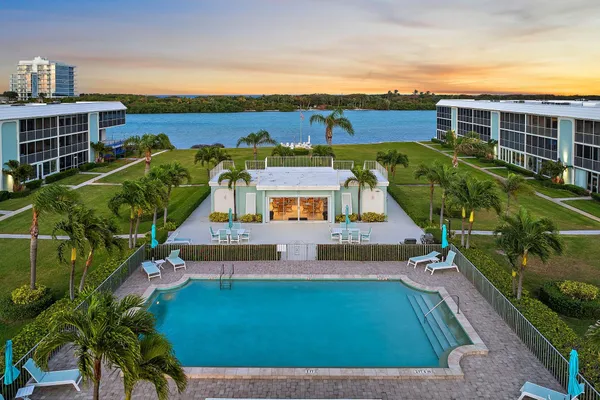 $719,000 | 100 Waterway Road, Unit E305, Tequesta, FL 33469