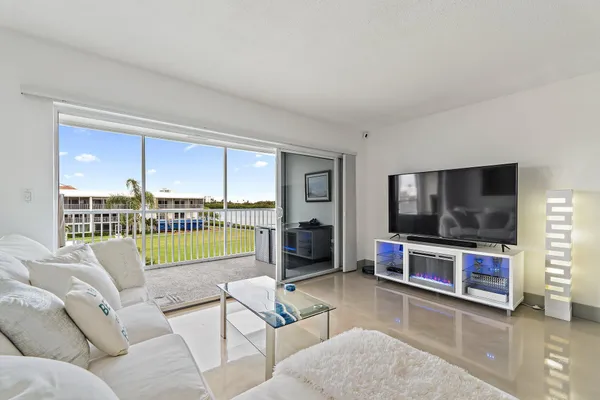 $719,000 | 100 Waterway Road, Unit E305, Tequesta, FL 33469