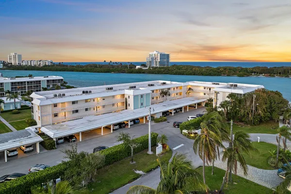 $719,000 | 100 Waterway Road, Unit E305, Tequesta, FL 33469