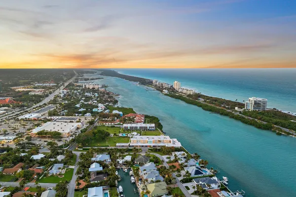 $719,000 | 100 Waterway Road, Unit E305, Tequesta, FL 33469