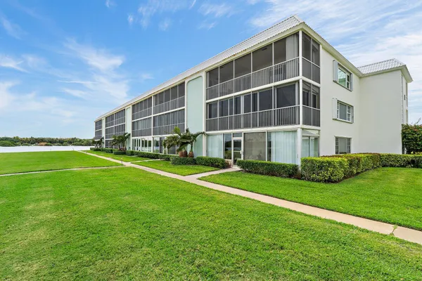 $719,000 | 100 Waterway Road, Unit E305, Tequesta, FL 33469