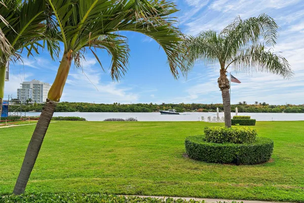 $719,000 | 100 Waterway Road, Unit E305, Tequesta, FL 33469
