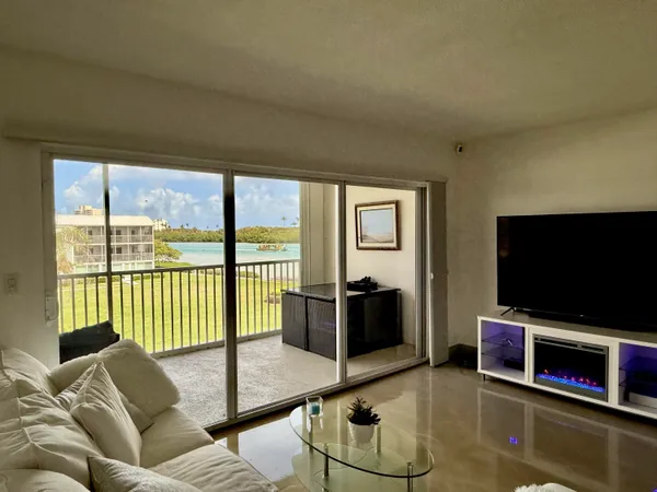 $719,000 | 100 Waterway Road, Unit E305, Tequesta, FL 33469