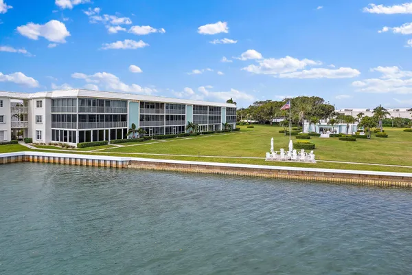 $719,000 | 100 Waterway Road, Unit E305, Tequesta, FL 33469