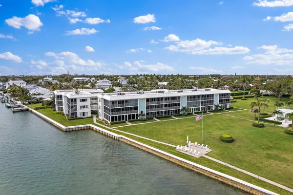$719,000 | 100 Waterway Road, Unit E305, Tequesta, FL 33469