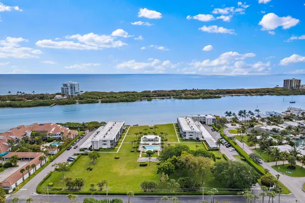 $719,000 | 100 Waterway Road, Unit E305, Tequesta, FL 33469