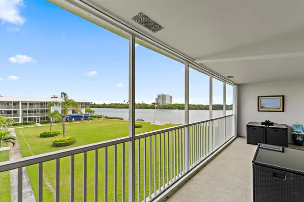 $719,000 | 100 Waterway Road, Unit E305, Tequesta, FL 33469