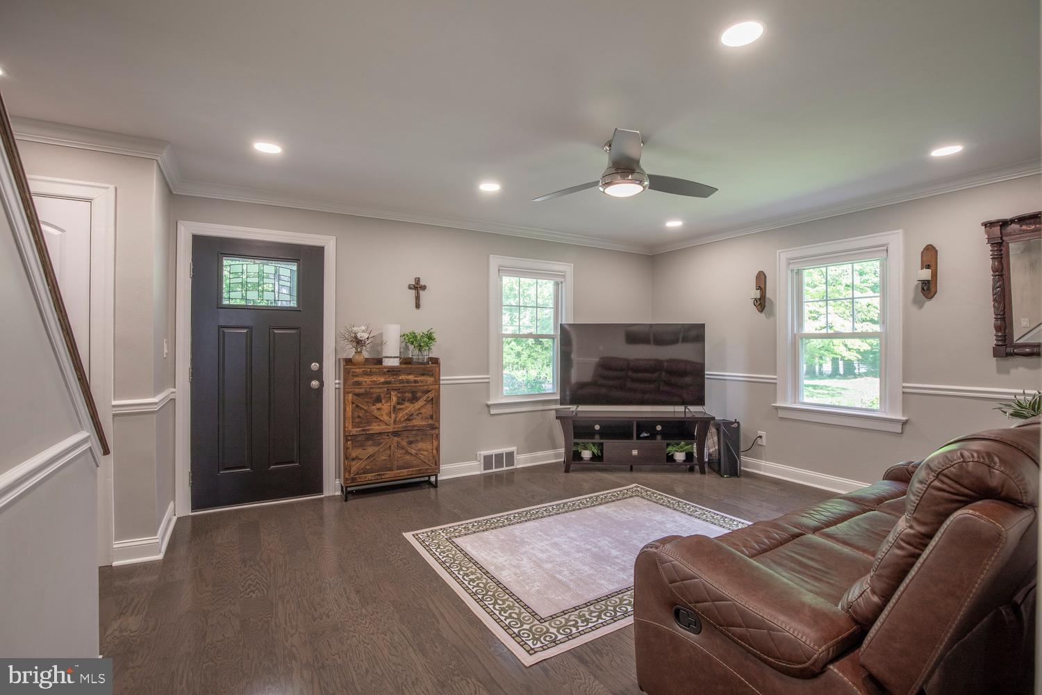 205 Taylorsville Road Yardley, PA 19067 - Photo 4 of 47 Living room