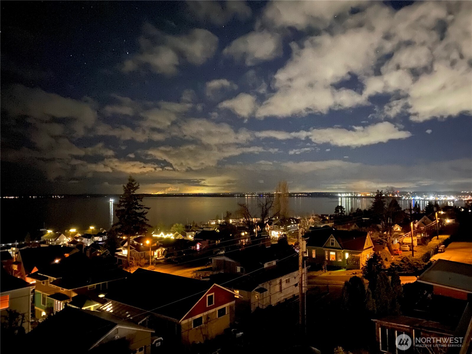 934 14th Street Bellingham, WA 98225 - Photo 4 of 40
