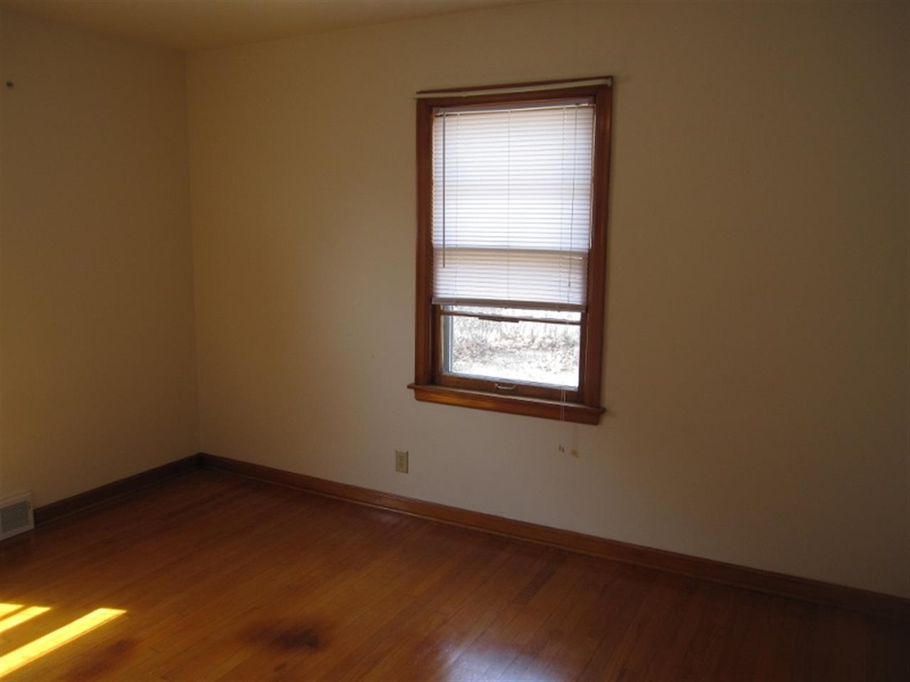 1024 25th Street Moline, IL 61265 - Photo 10 of 12 Gallery Image 10