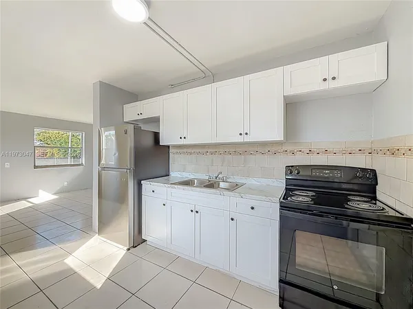 $2,300 | 2408 Northwest 8th Street, Pompano Beach, FL 33069