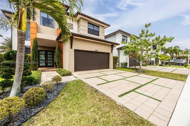 $1,180,000 | 15742 Northwest 88th Avenue, Miami Lakes, FL 33018