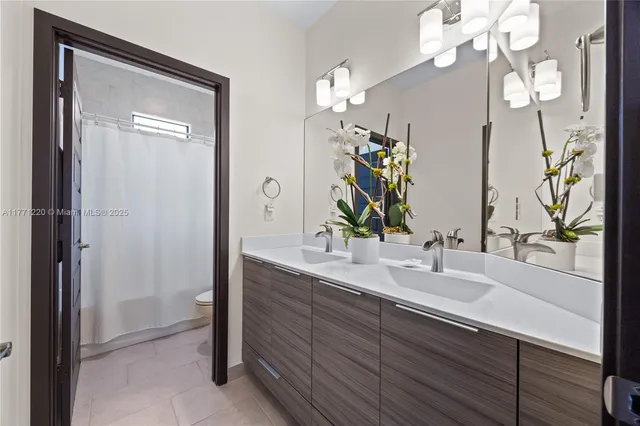 $1,180,000 | 15742 Northwest 88th Avenue, Miami Lakes, FL 33018