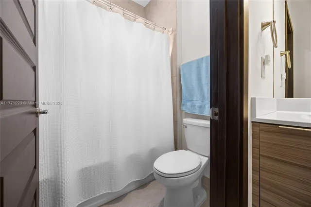 $1,180,000 | 15742 Northwest 88th Avenue, Miami Lakes, FL 33018