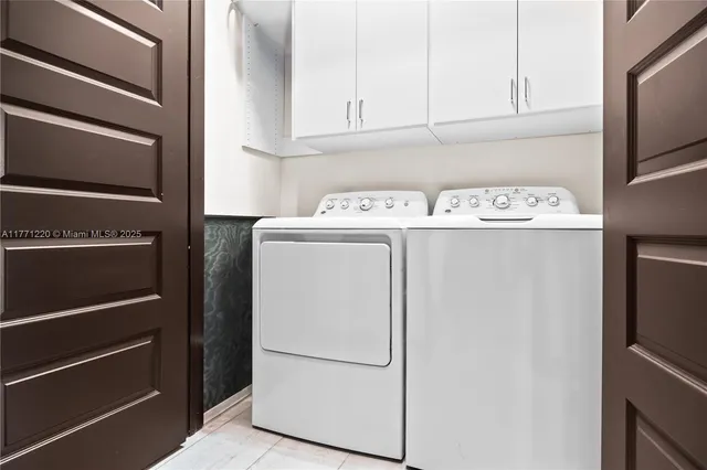 $1,180,000 | 15742 Northwest 88th Avenue, Miami Lakes, FL 33018