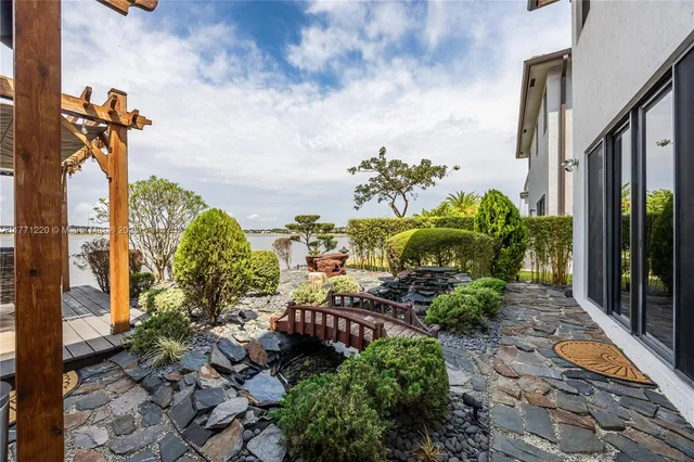 $1,180,000 | 15742 Northwest 88th Avenue, Miami Lakes, FL 33018