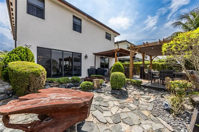 $1,180,000 | 15742 Northwest 88th Avenue, Miami Lakes, FL 33018