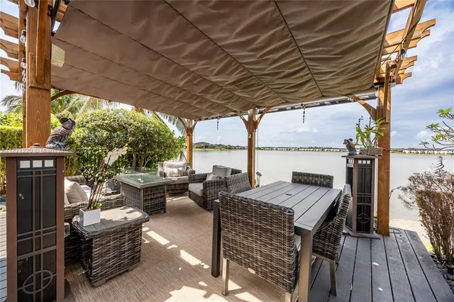 $1,180,000 | 15742 Northwest 88th Avenue, Miami Lakes, FL 33018